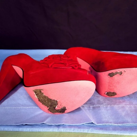 Betsey Johnson Kalen Redsde Pumps with flower detail - Picture 9 of 10